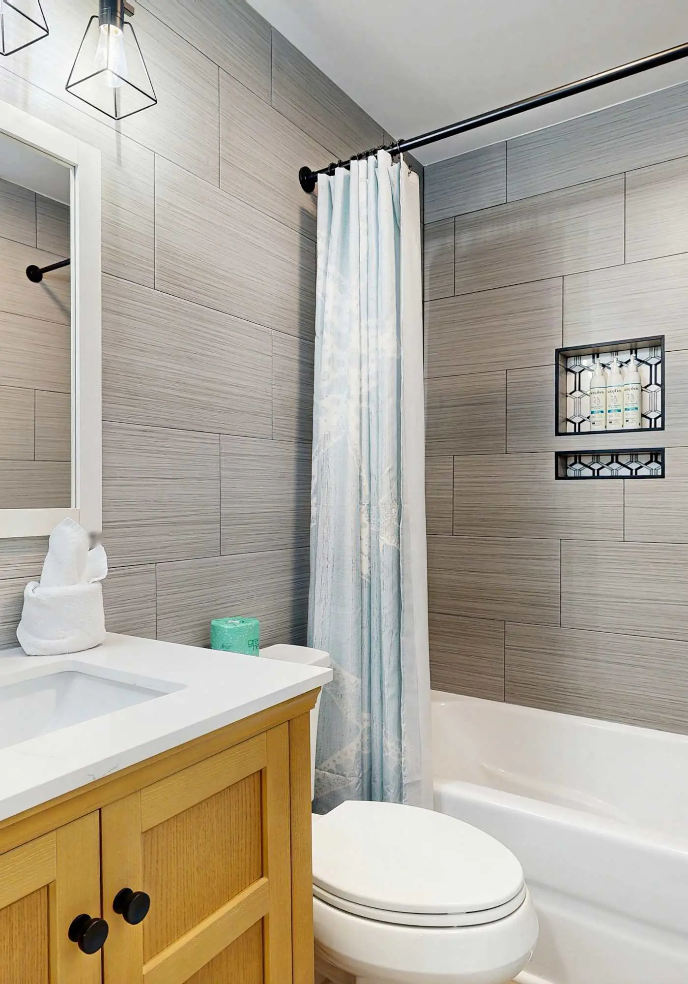 Beachy condo w/shared pools, WiFi, balcony with ocean view