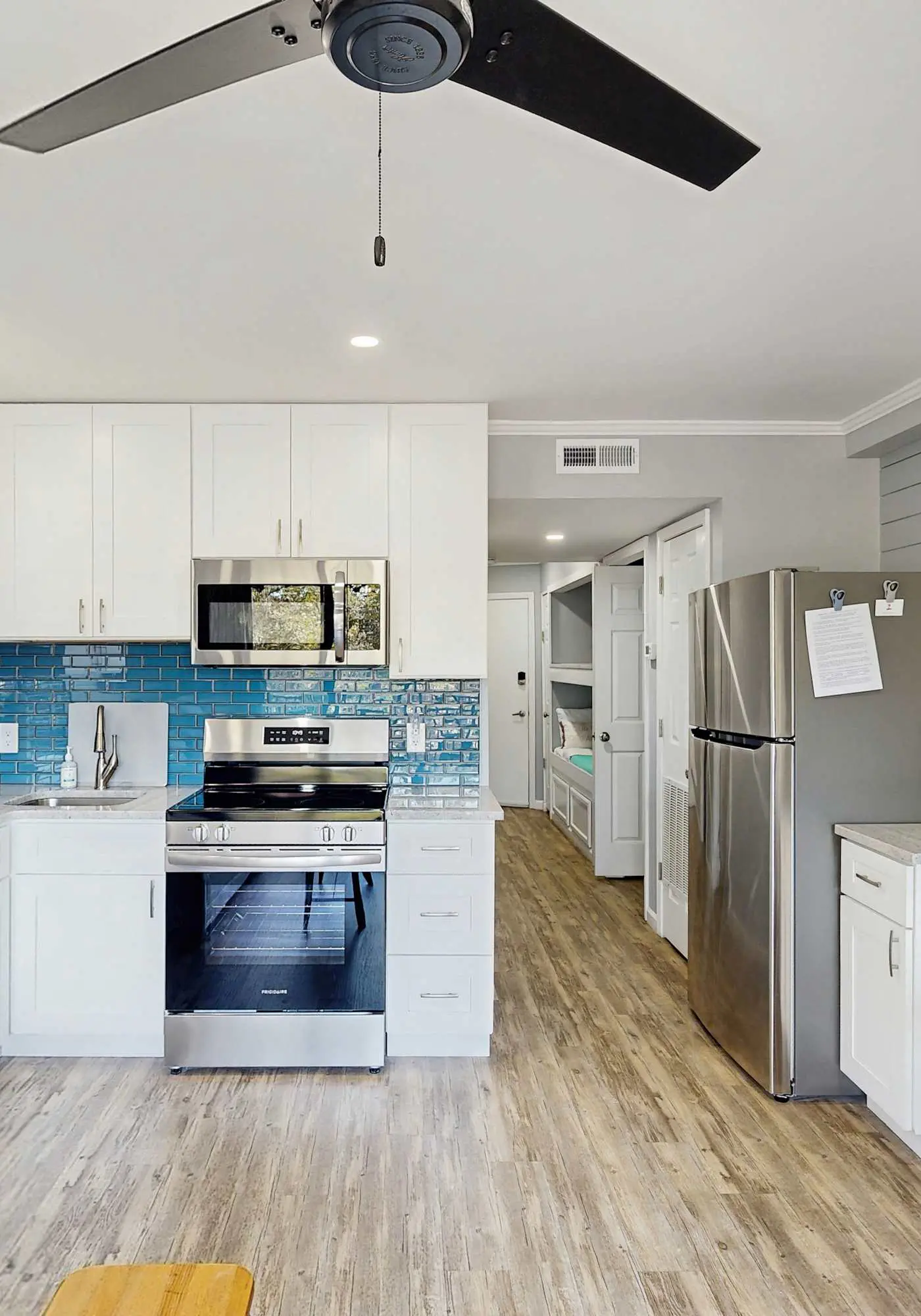 Beachy condo w/shared pools, WiFi, balcony with ocean view
