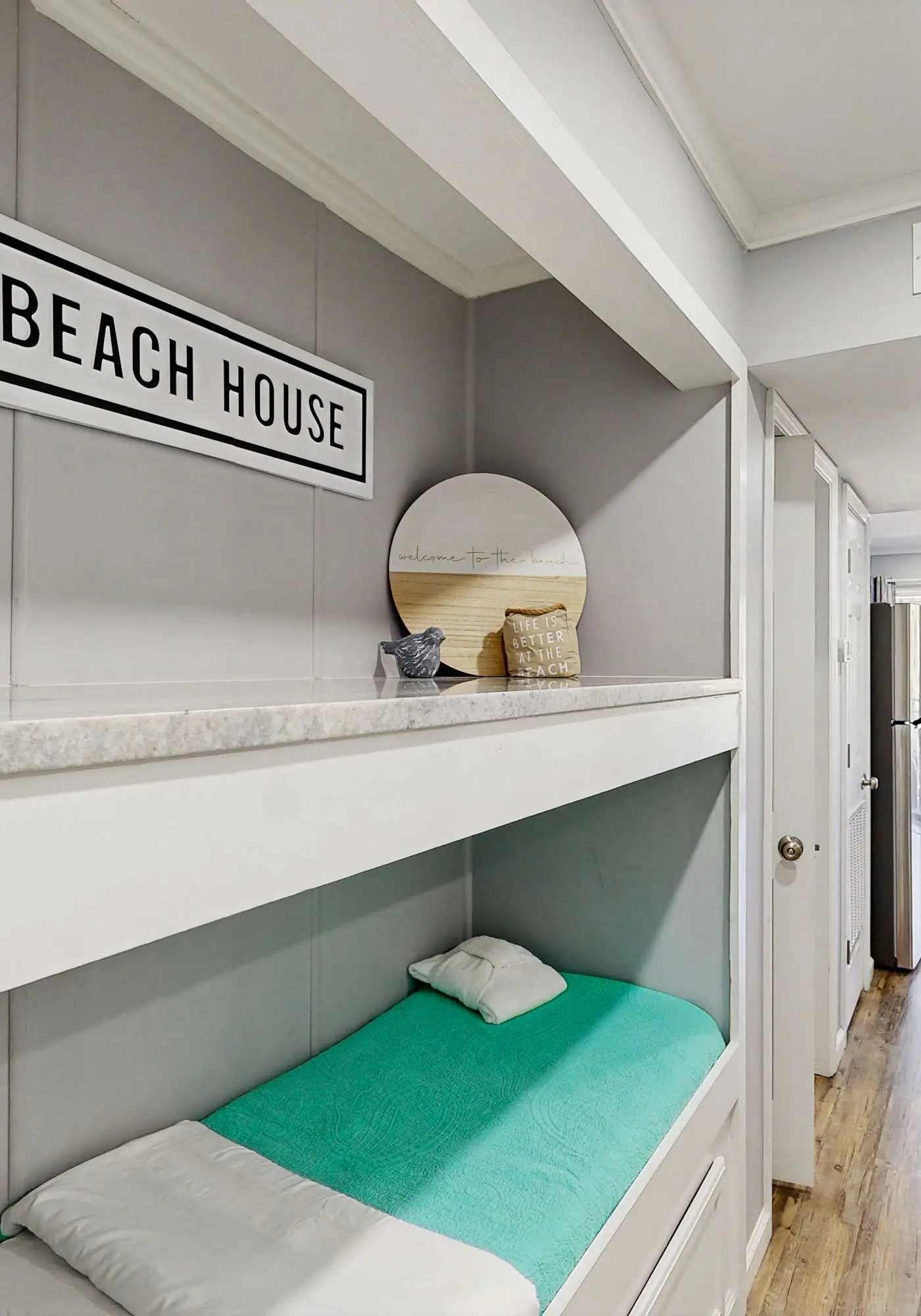 Beachy condo w/shared pools, WiFi, balcony with ocean view
