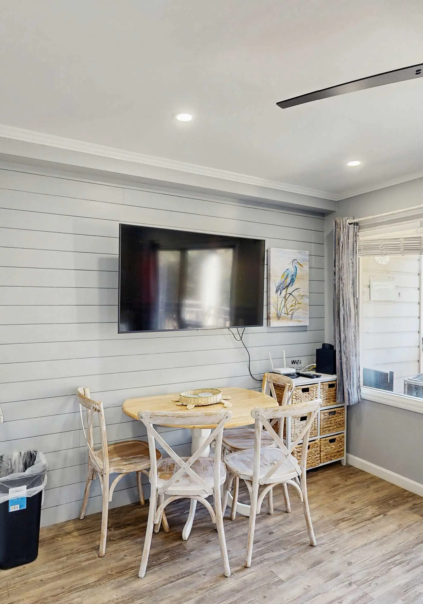 Beachy condo w/shared pools, WiFi, balcony with ocean view