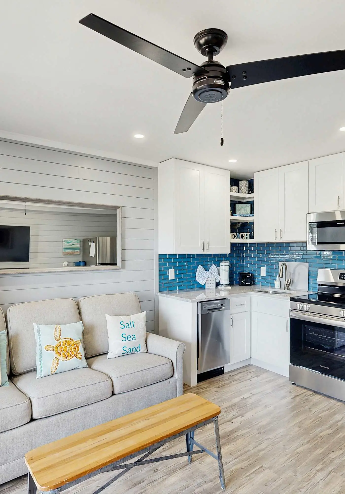 Beachy condo w/shared pools, WiFi, balcony with ocean view