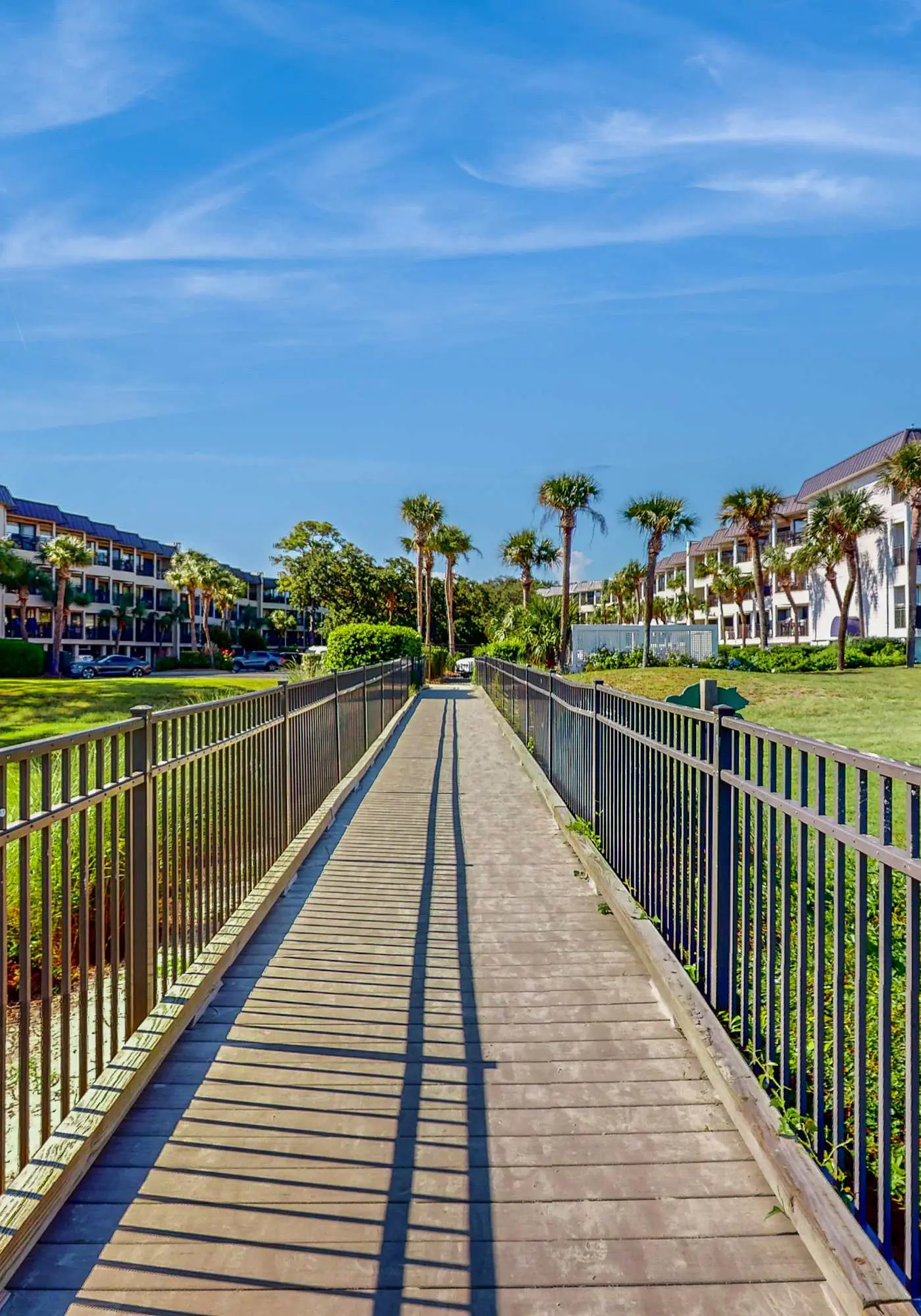 Beachy condo w/shared pools, WiFi, balcony with ocean view
