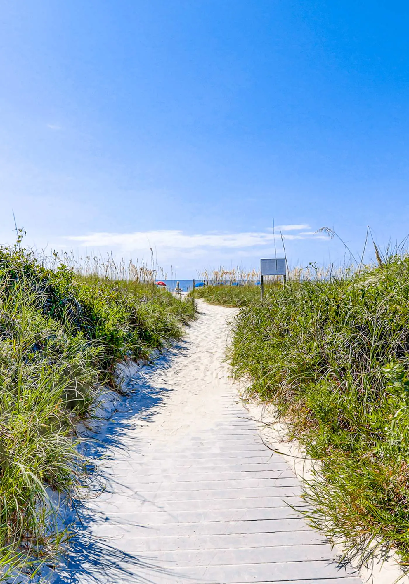 Beachy condo w/shared pools, WiFi, balcony with ocean view