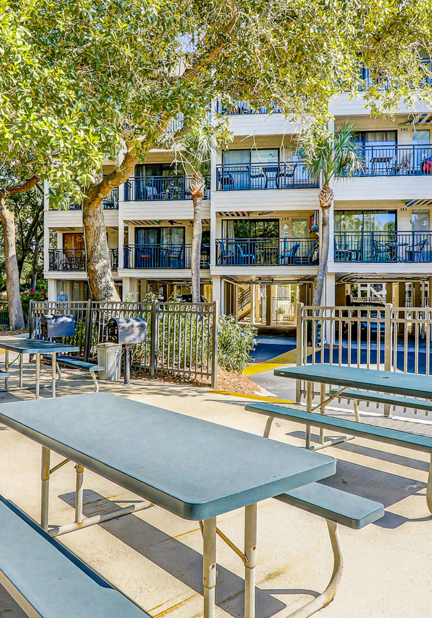 Beachy condo w/shared pools, WiFi, balcony with ocean view