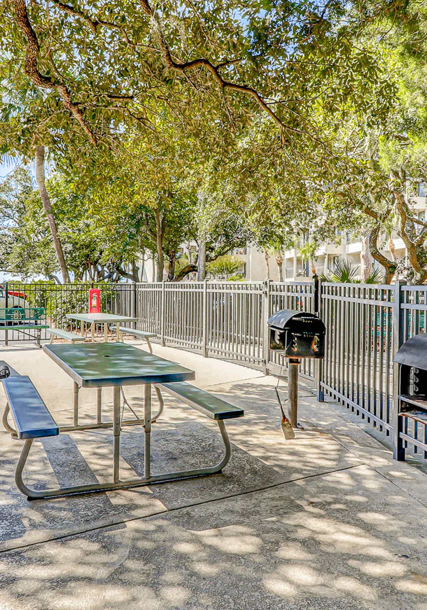 Beachy condo w/shared pools, WiFi, balcony with ocean view