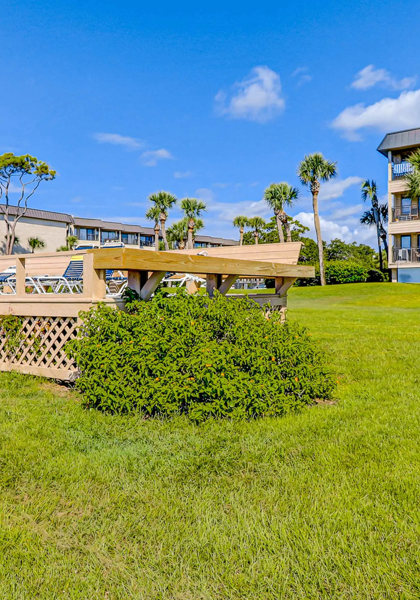 Beachy condo w/shared pools, WiFi, balcony with ocean view
