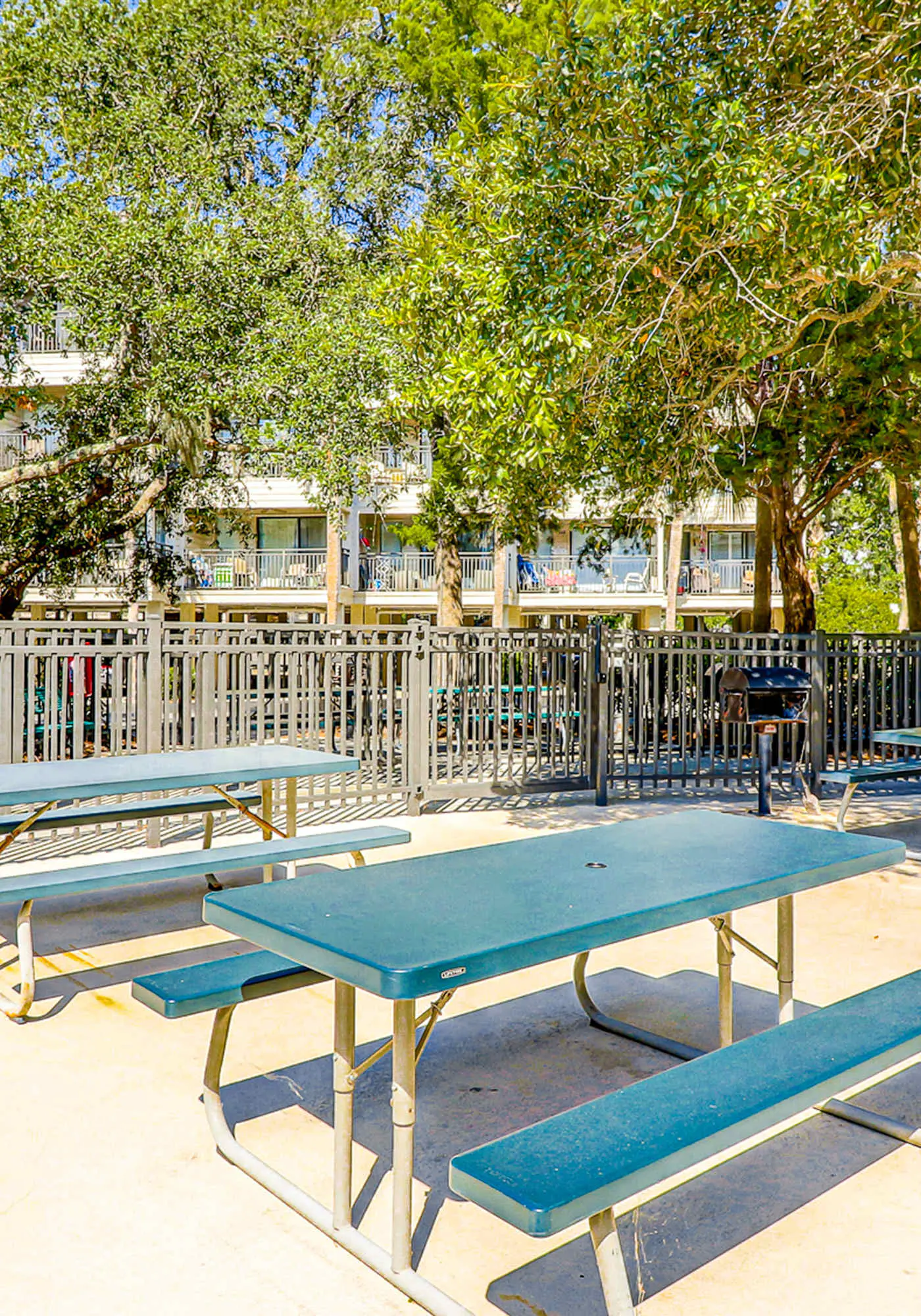 Beachy condo w/shared pools, WiFi, balcony with ocean view