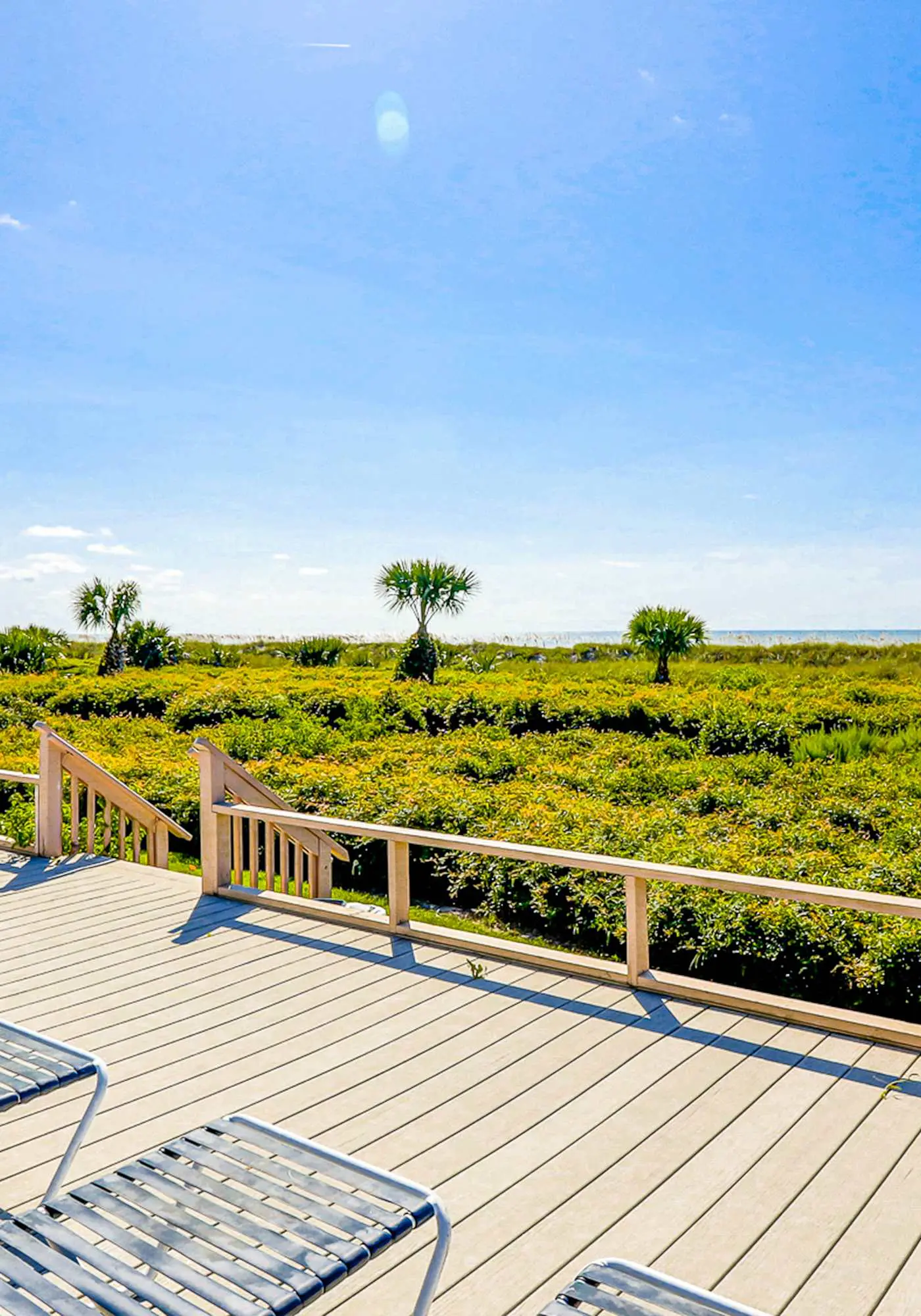Beachy condo w/shared pools, WiFi, balcony with ocean view