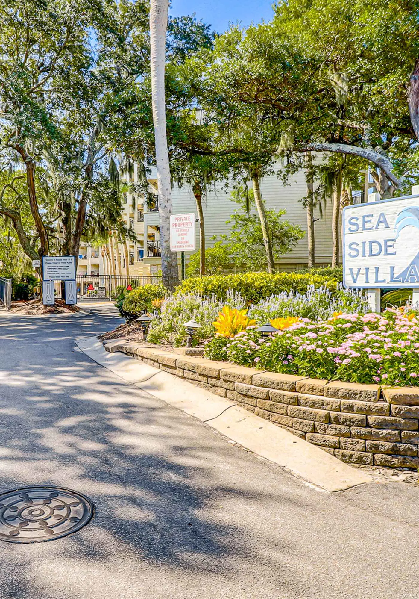 Beachy condo w/shared pools, WiFi, balcony with ocean view