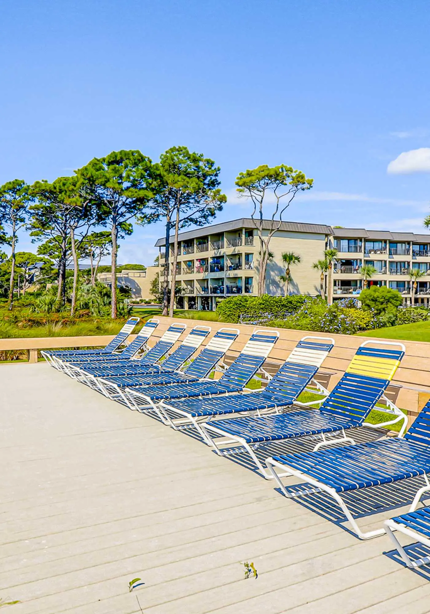Beachy condo w/shared pools, WiFi, balcony with ocean view