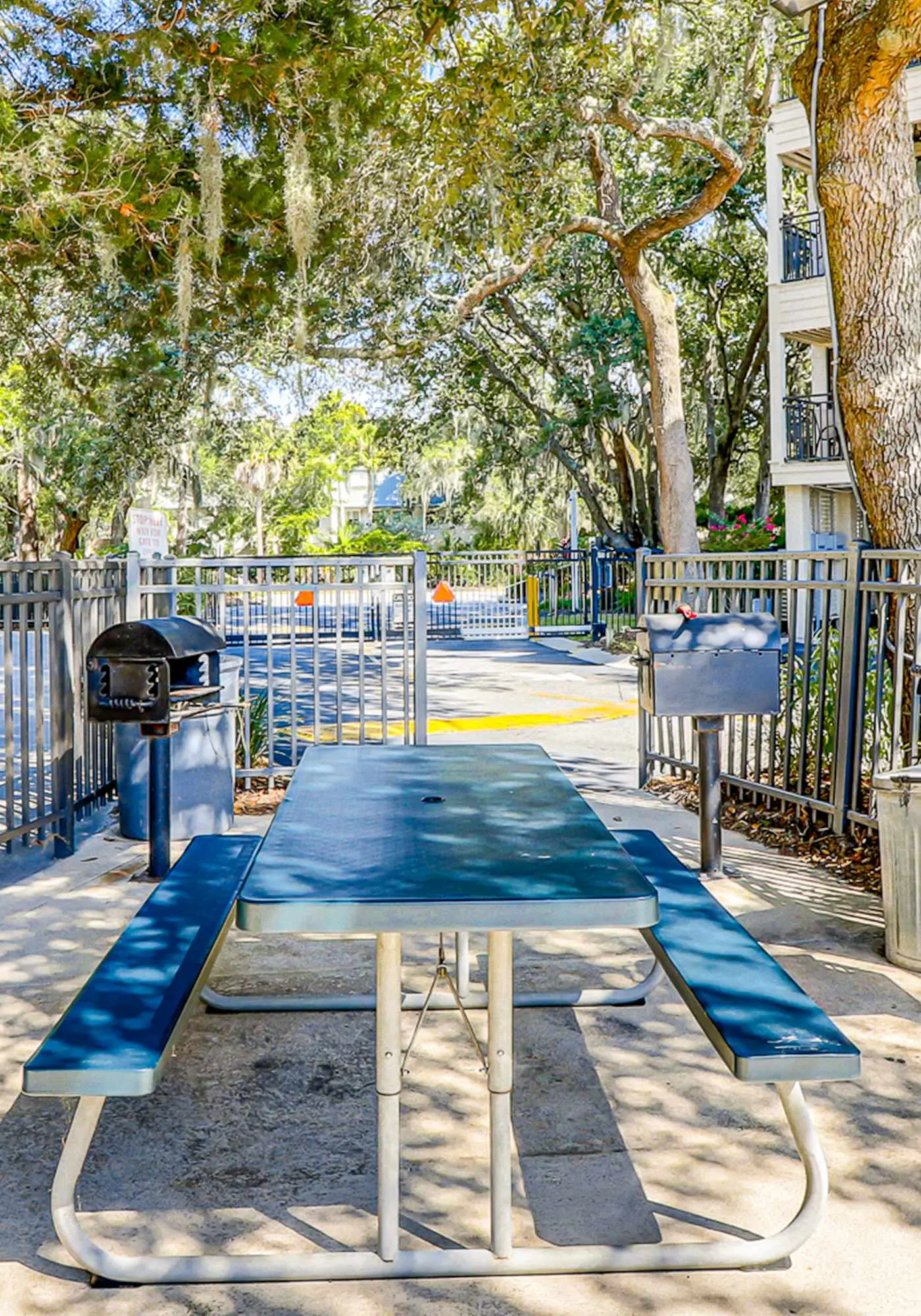 Beachy condo w/shared pools, WiFi, balcony with ocean view