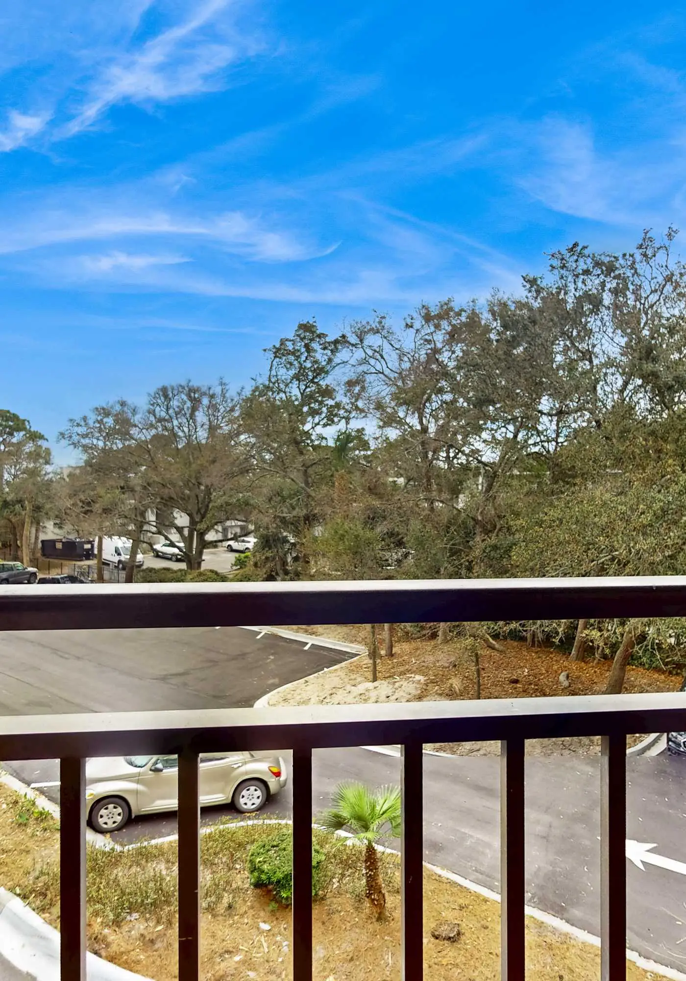 Beachy condo w/shared pools, WiFi, balcony with ocean view