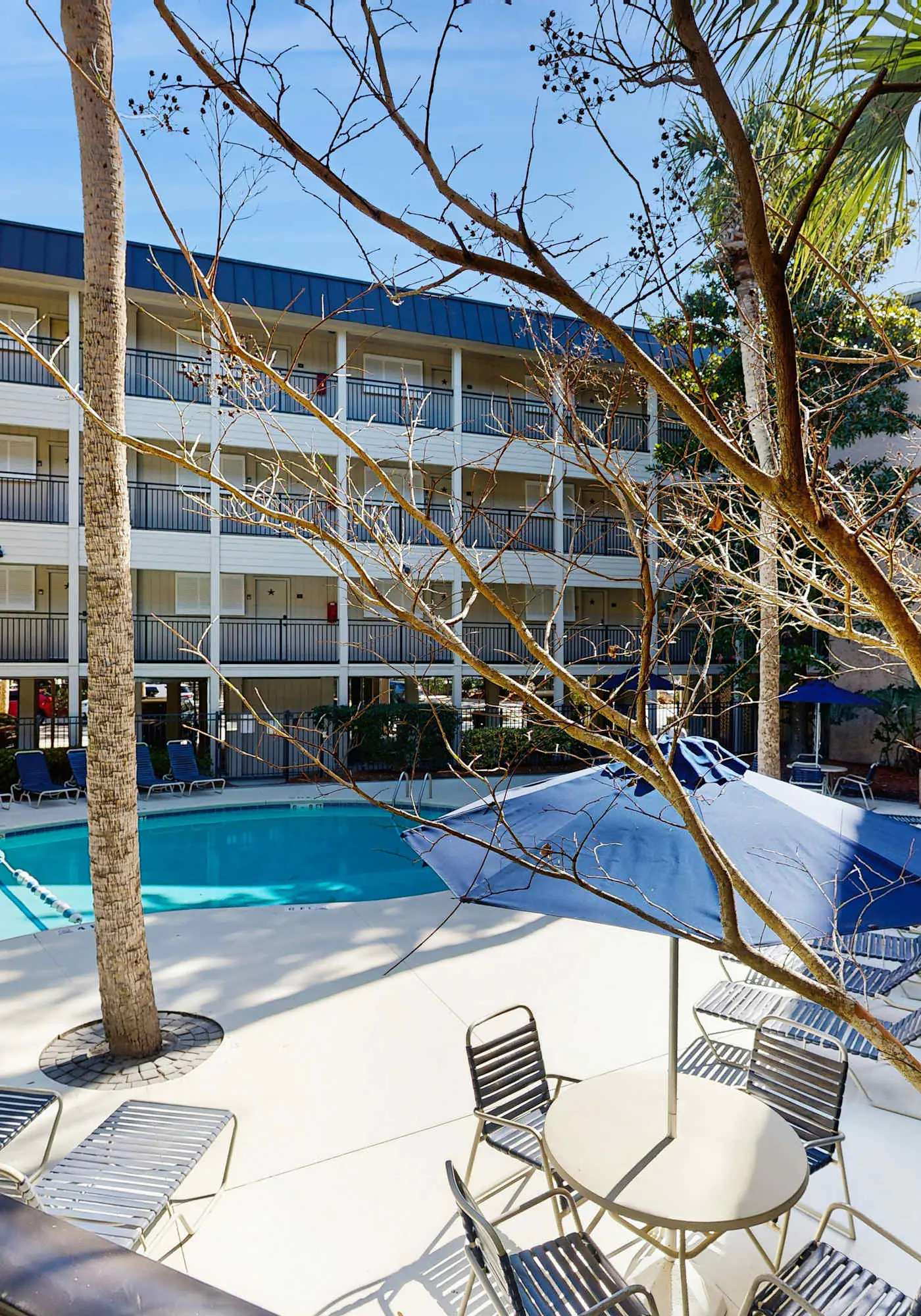 Beachy condo w/shared pools, WiFi, balcony with ocean view