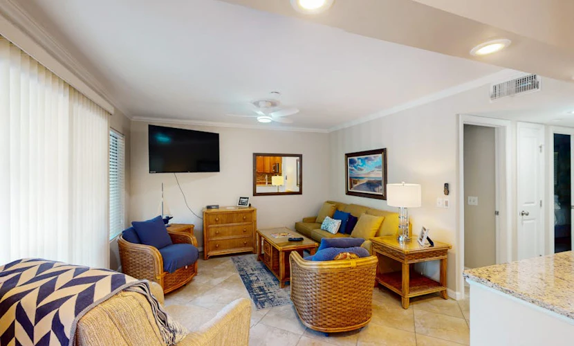 1st-floor snowbird friendly condo near beach w/ pool, tennis, and pickleball