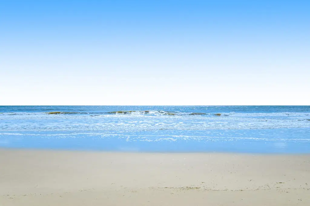 1st-floor snowbird friendly condo near beach w/ pool, tennis, and pickleball