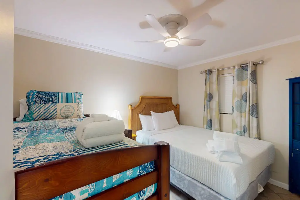 1st-floor snowbird friendly condo near beach w/ pool, tennis, and pickleball