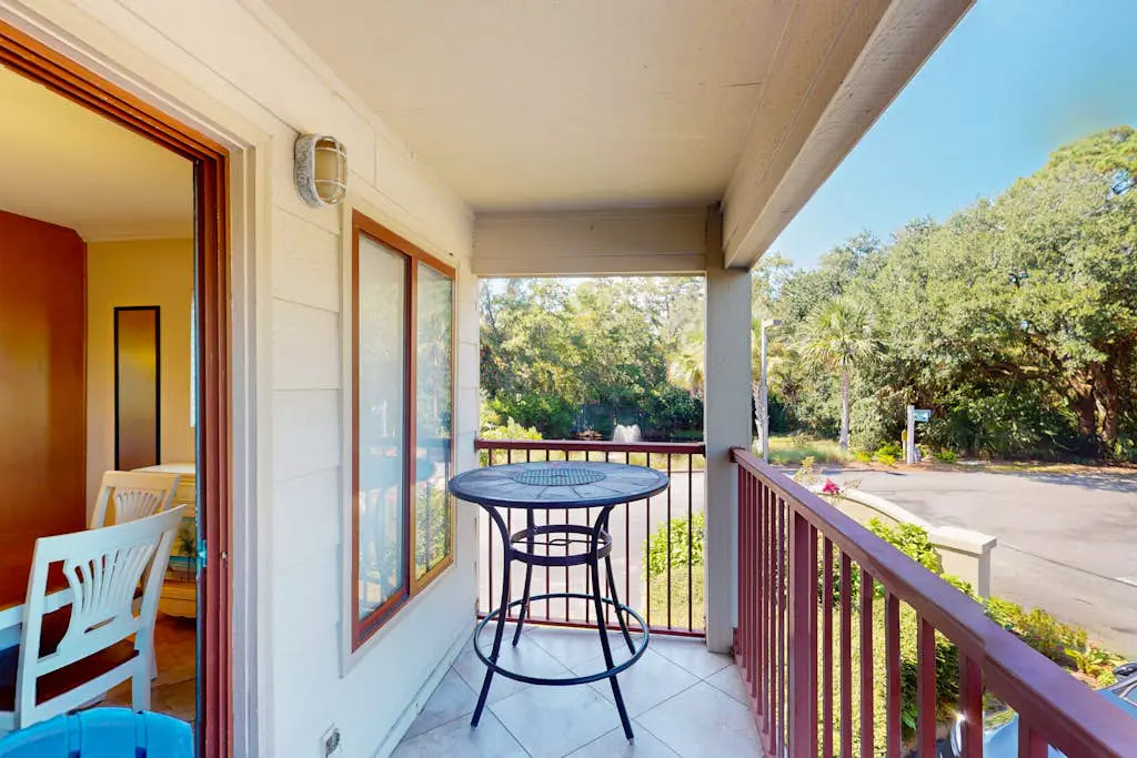 1st-floor snowbird friendly condo near beach w/ pool, tennis, and pickleball