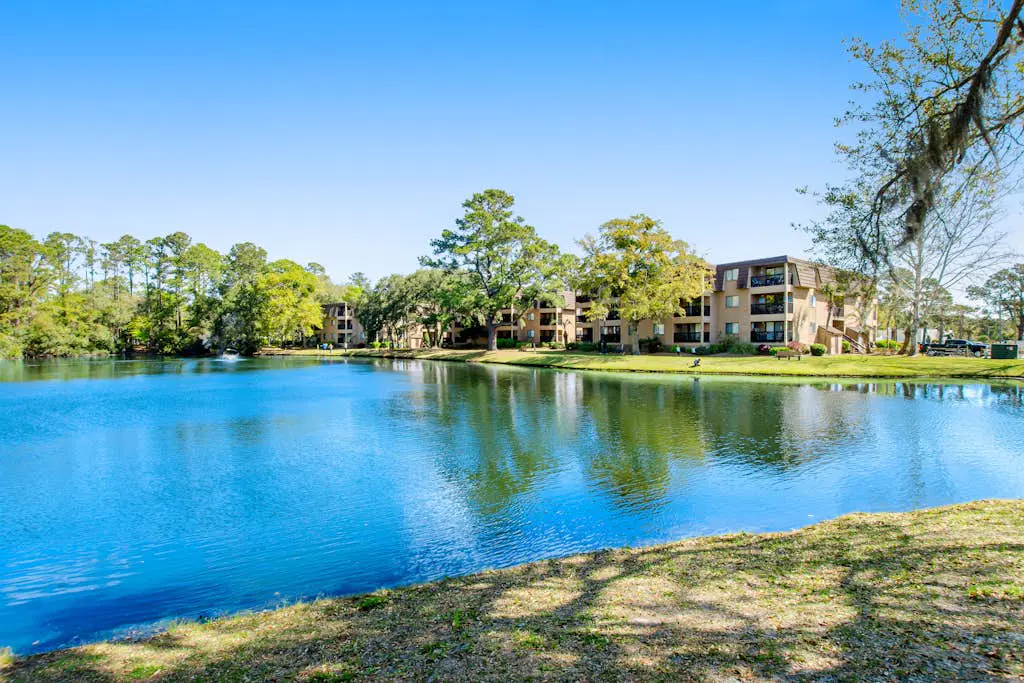 1st-floor snowbird friendly condo near beach w/ pool, tennis, and pickleball