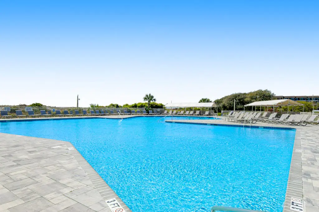 1st-floor snowbird friendly condo near beach w/ pool, tennis, and pickleball