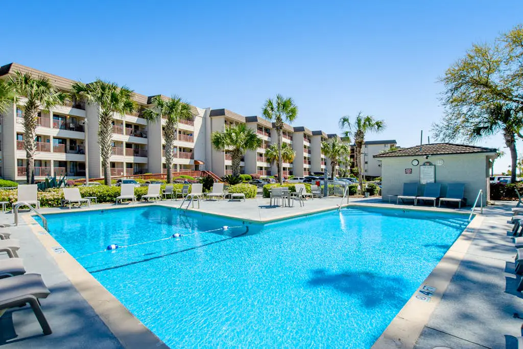 1st-floor snowbird friendly condo near beach w/ pool, tennis, and pickleball