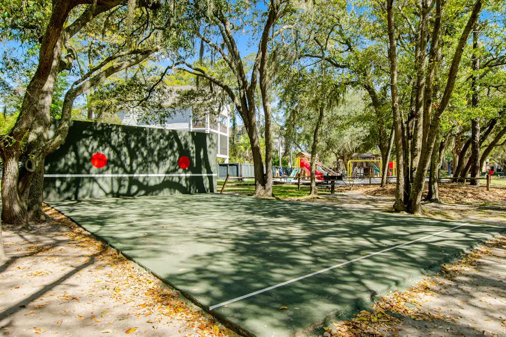 1st-floor snowbird friendly condo near beach w/ pool, tennis, and pickleball