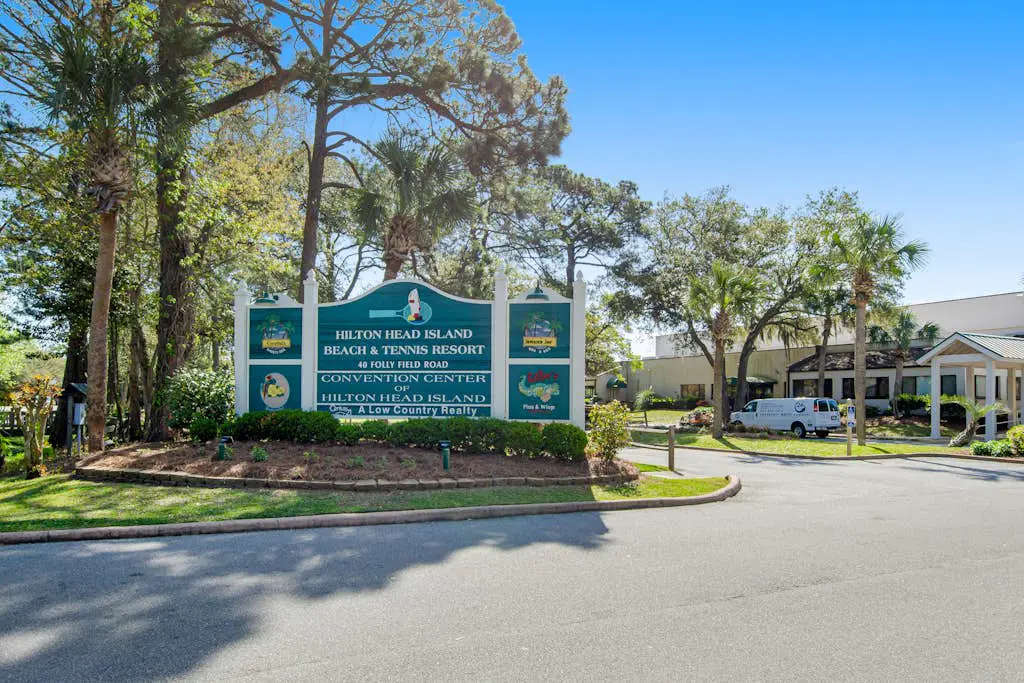 1st-floor snowbird friendly condo near beach w/ pool, tennis, and pickleball