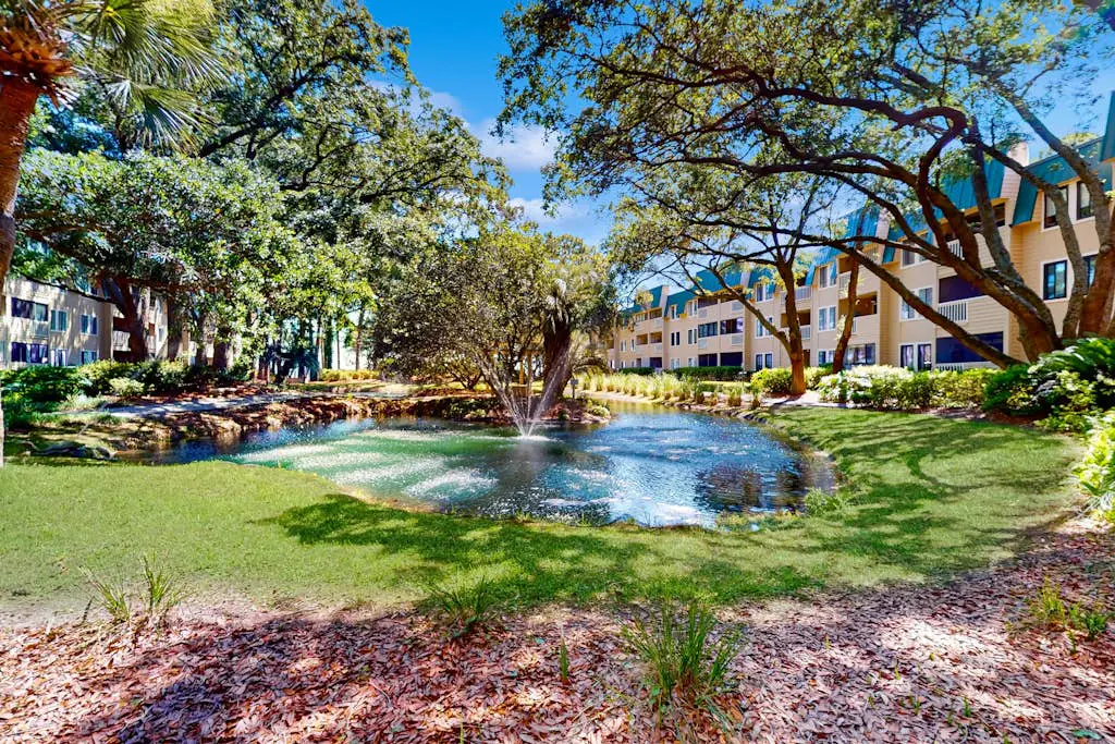 1st floor condo with pool, tennis, patio & washer/dryer