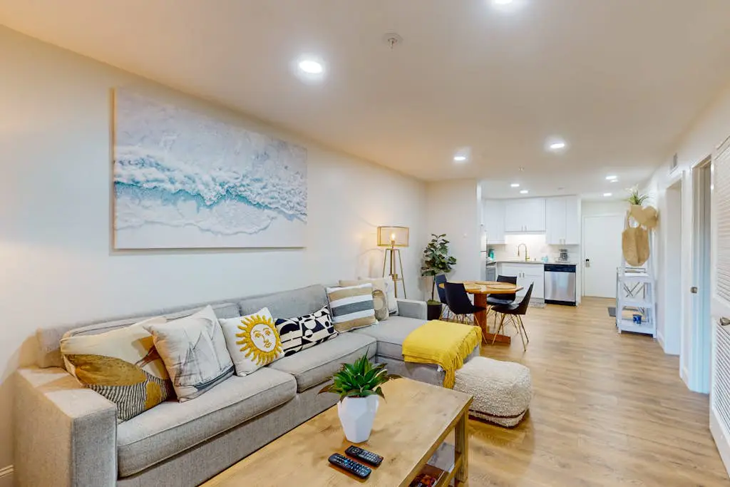 1st floor condo with pool, tennis, patio & washer/dryer