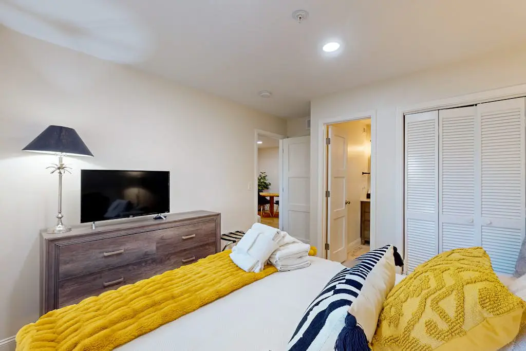 1st floor condo with pool, tennis, patio & washer/dryer
