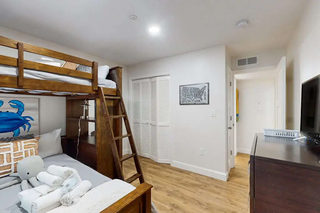 1st floor condo with pool, tennis, patio & washer/dryer