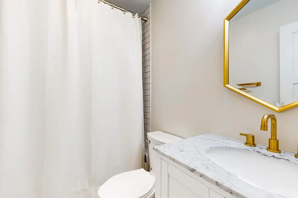 1st floor condo with pool, tennis, patio & washer/dryer