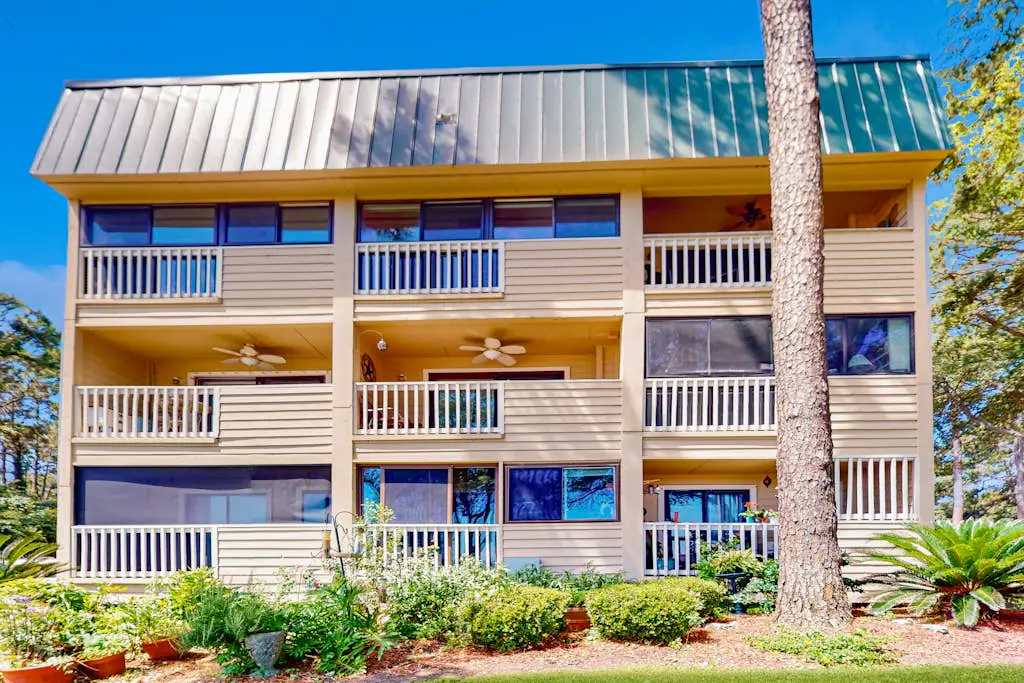 1st floor condo with pool, tennis, patio & washer/dryer