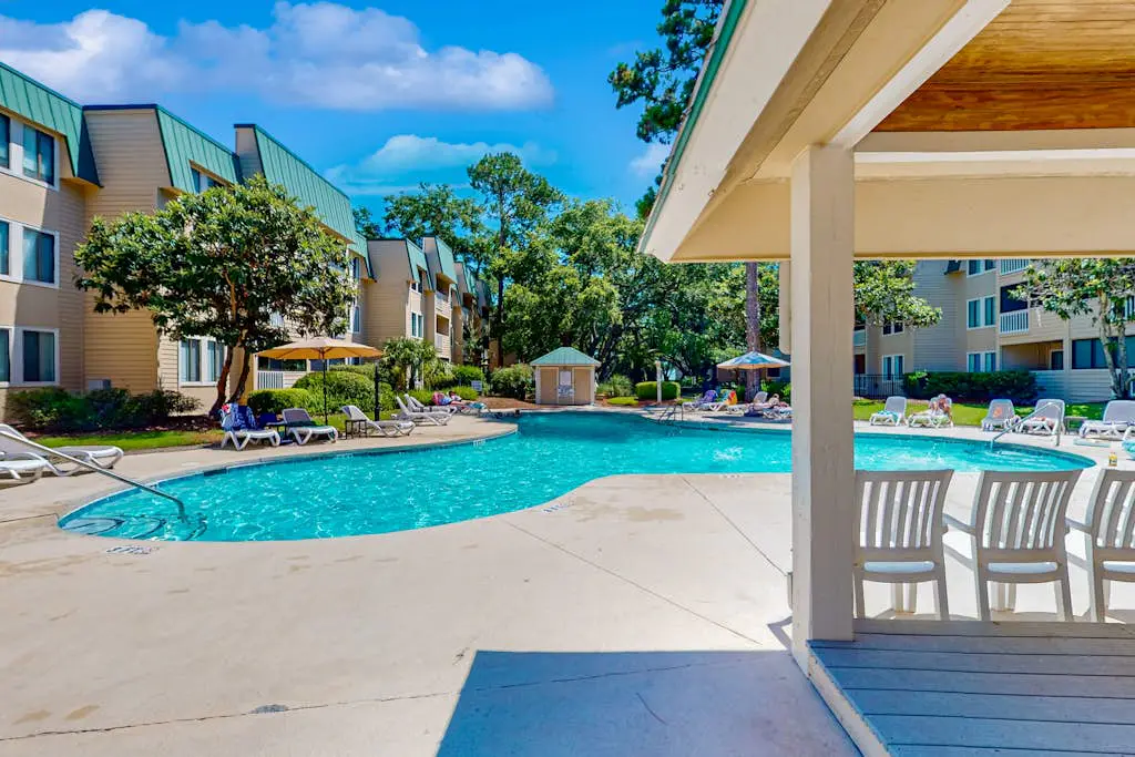 1st floor condo with pool, tennis, patio & washer/dryer