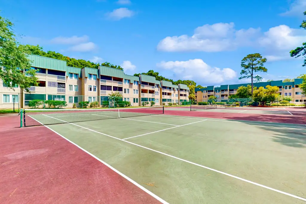 1st floor condo with pool, tennis, patio & washer/dryer