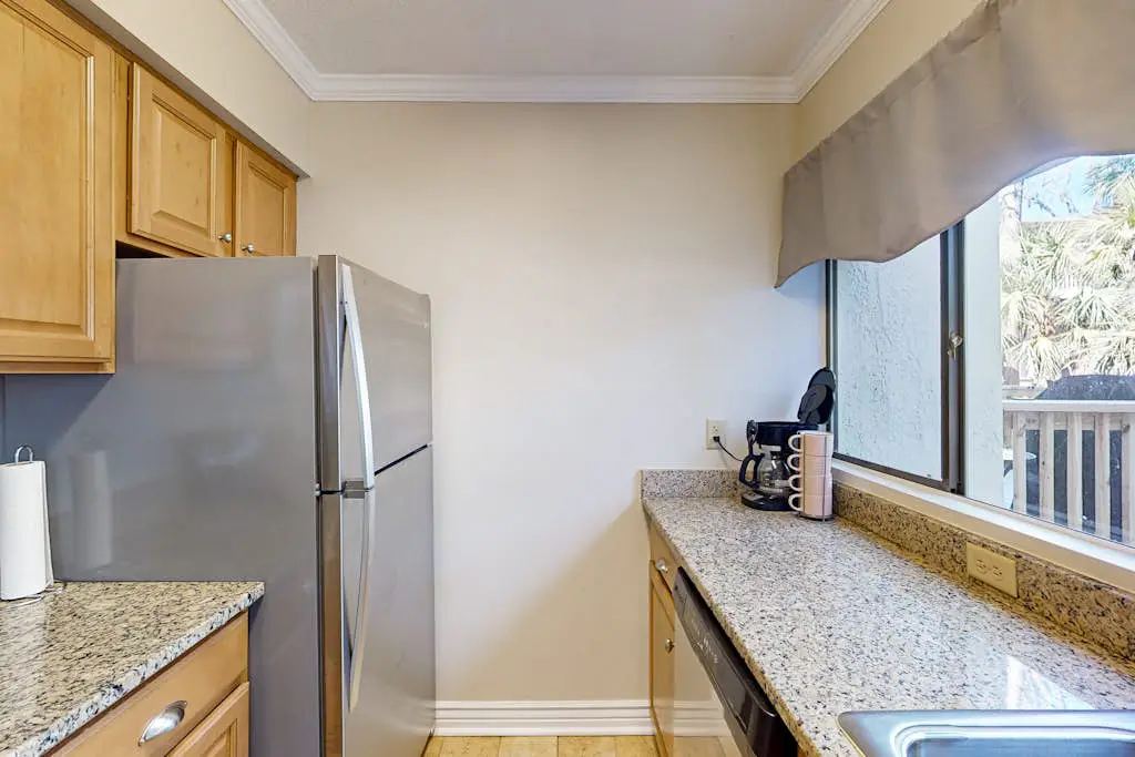 Charming condo near Coligny Beach Plaza and private beach access