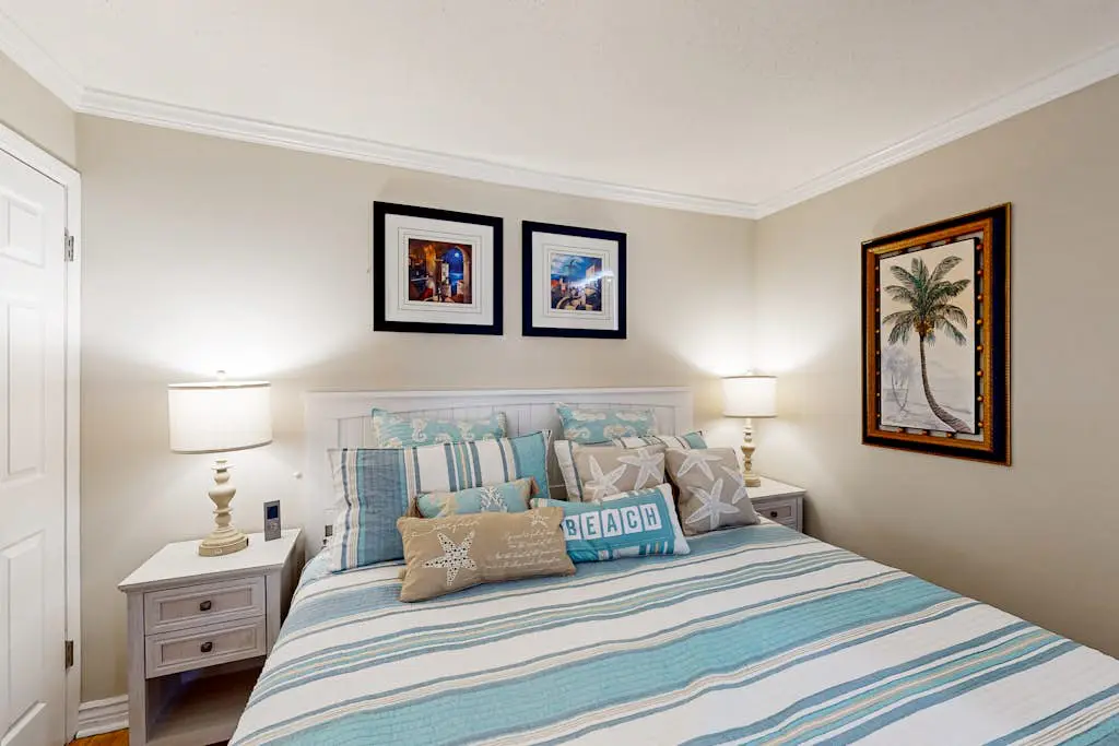 Charming condo near Coligny Beach Plaza and private beach access