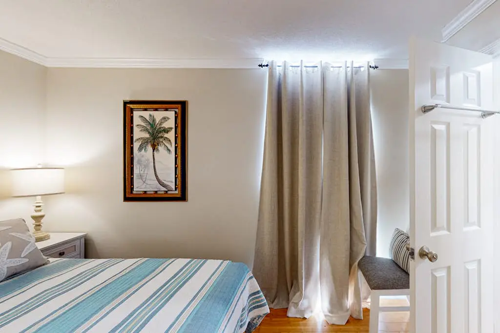 Charming condo near Coligny Beach Plaza and private beach access