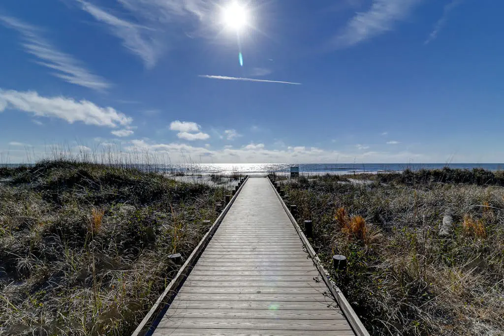 Charming condo near Coligny Beach Plaza and private beach access