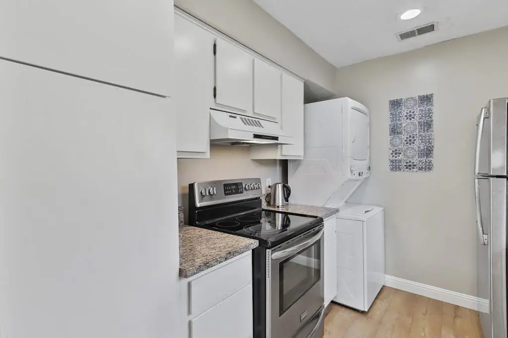 Spacious lagoon-view condo with tennis, outdoor pool, beach access, balcony
