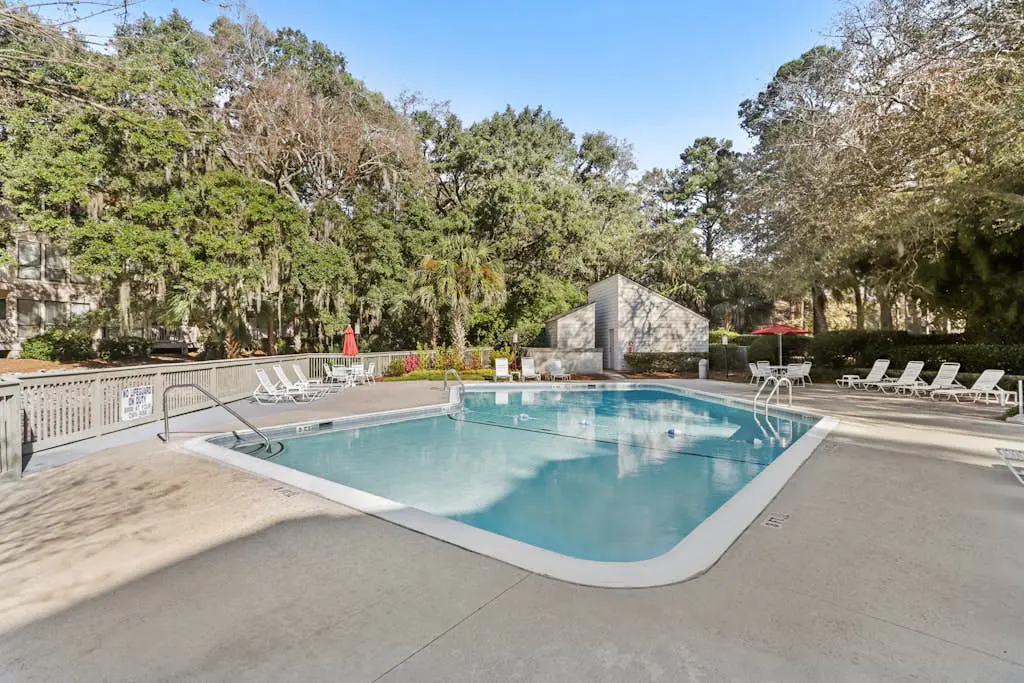 Spacious lagoon-view condo with tennis, outdoor pool, beach access, balcony