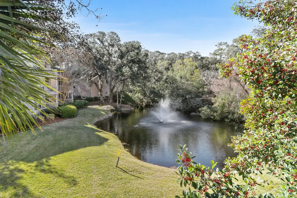 Spacious lagoon-view condo with tennis, outdoor pool, beach access, balcony