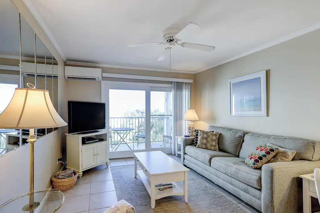 Relaxing ocean-view condo with on-site pool, private balcony & central AC