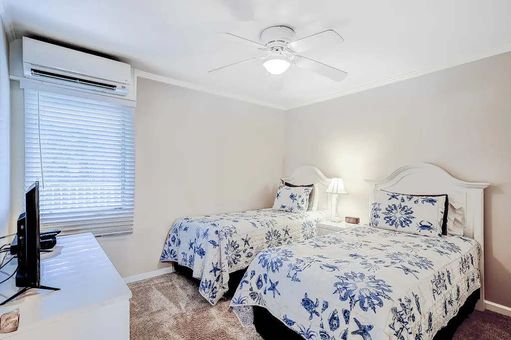 Relaxing ocean-view condo with on-site pool, private balcony & central AC