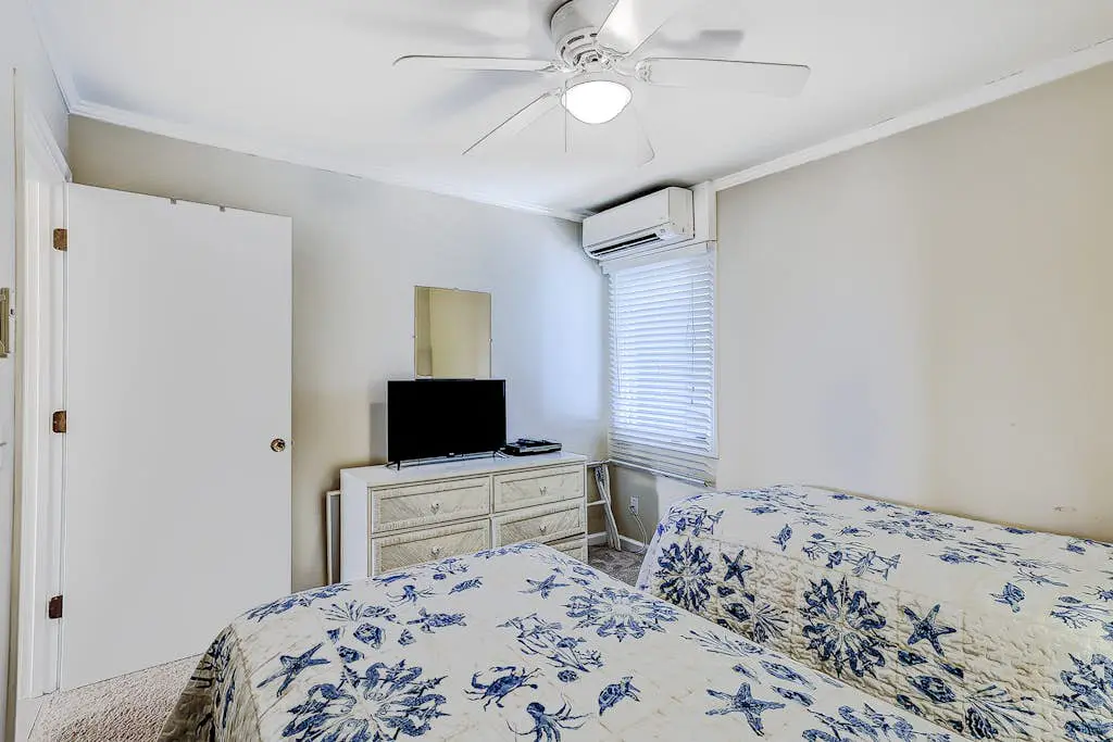 Relaxing ocean-view condo with on-site pool, private balcony & central AC