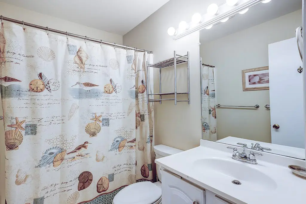 Relaxing ocean-view condo with on-site pool, private balcony & central AC