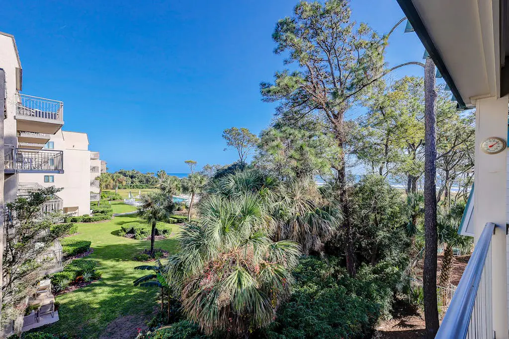 Relaxing ocean-view condo with on-site pool, private balcony & central AC