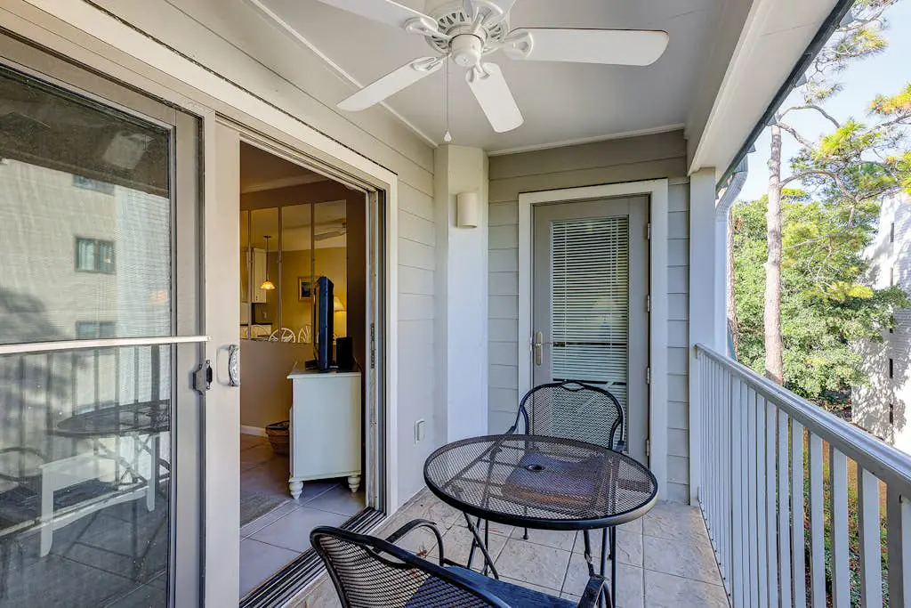 Relaxing ocean-view condo with on-site pool, private balcony & central AC