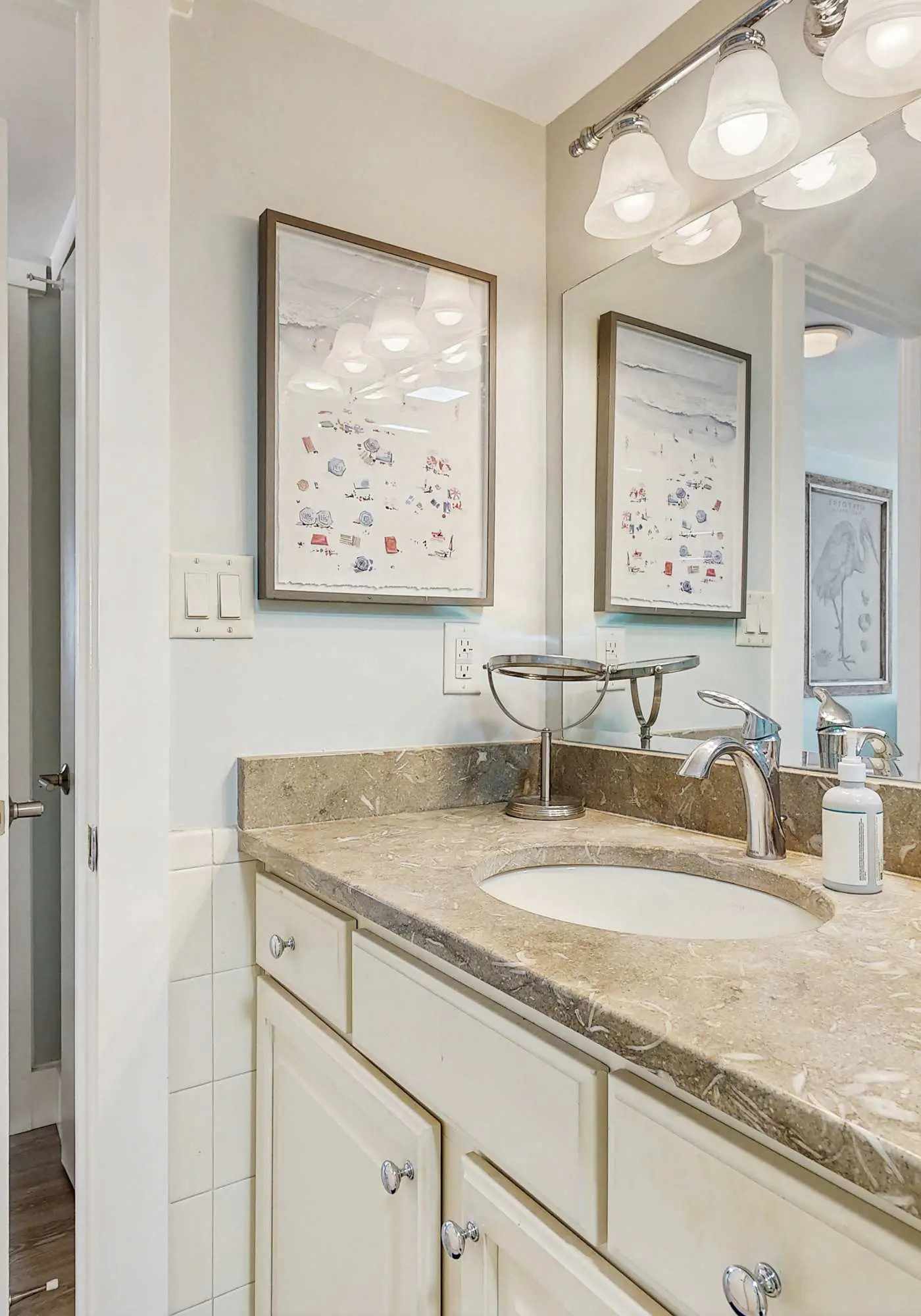 First Floor Condo near the beach with beach gear, washer/dryer, and pool