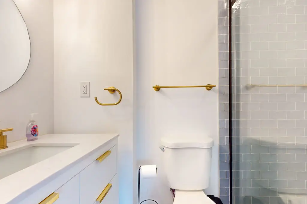 Beautiful updated condo- On-site pool, blocks from beach and Coligny Plaza