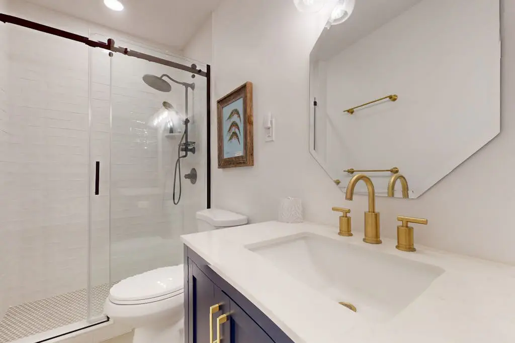 Beautiful updated condo- On-site pool, blocks from beach and Coligny Plaza